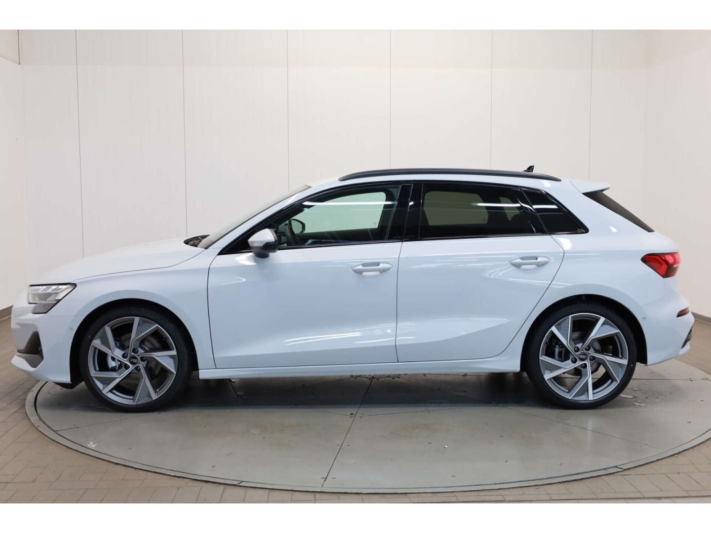 Audi A3 Sportback 40 TFSI quattro AHK 19'' RFK NAV foto 5