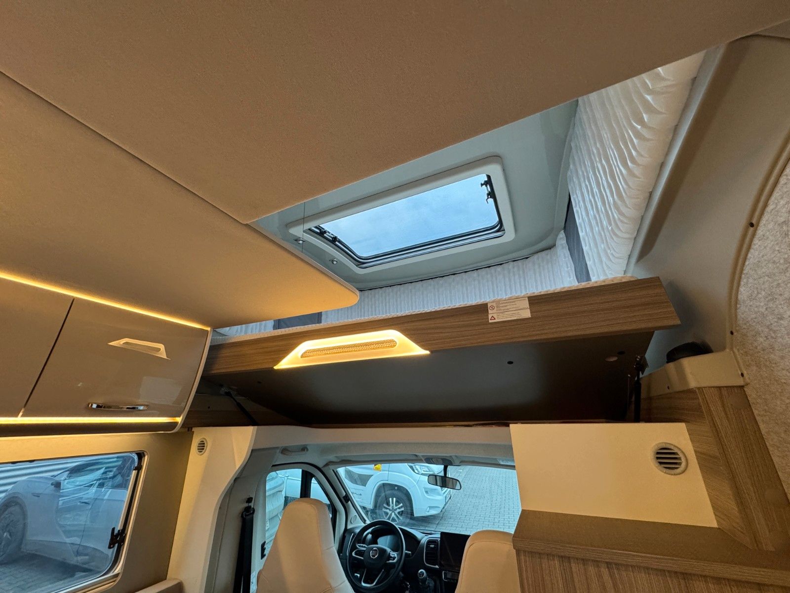 Fahrzeugabbildung Bürstner Lyseo Gallery 689 Harmony SIE SPAREN €40.220,-!