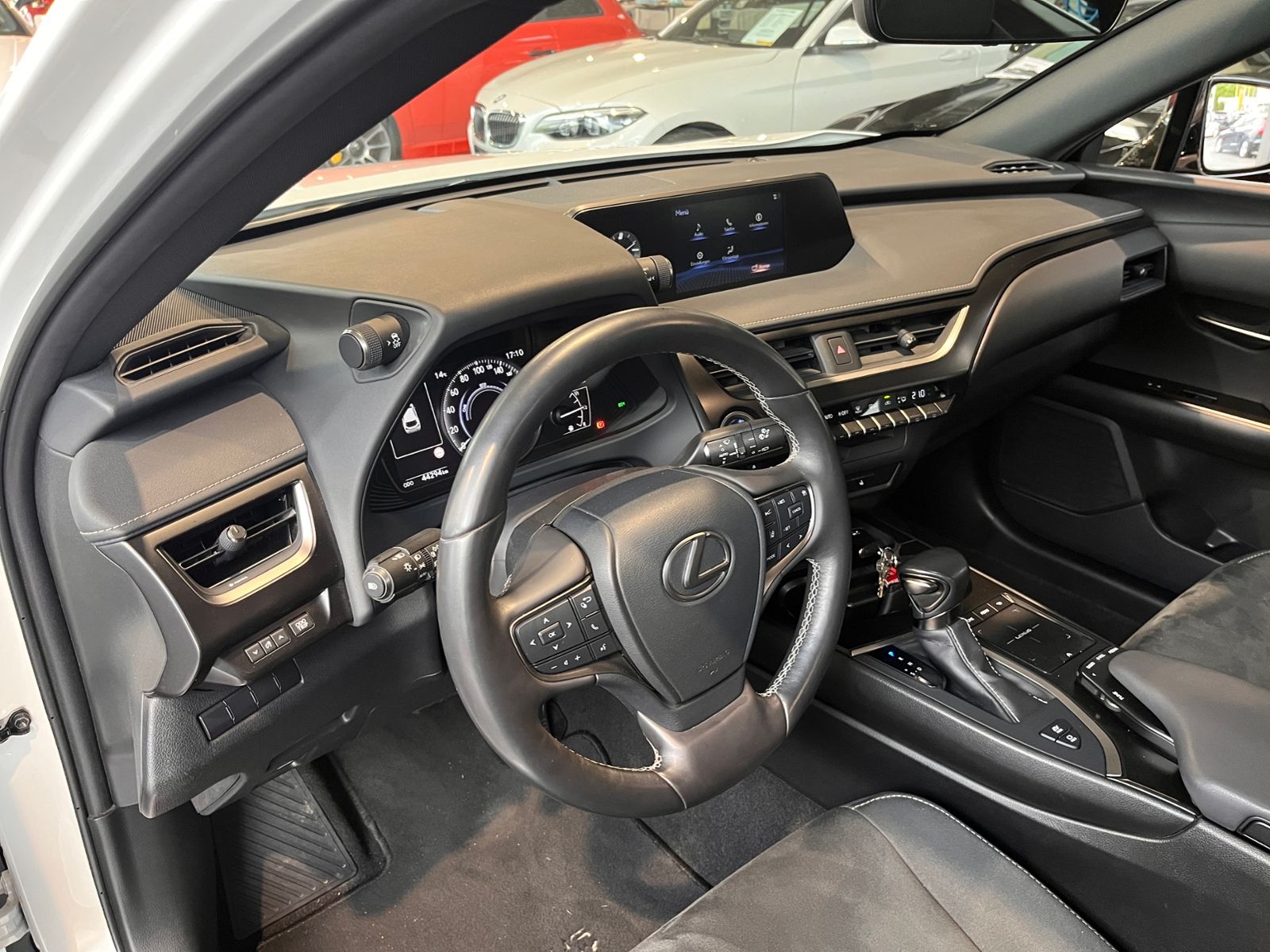 Fahrzeugabbildung Lexus UX 250 h Style AHK LED SHZ CARPLAY RFK