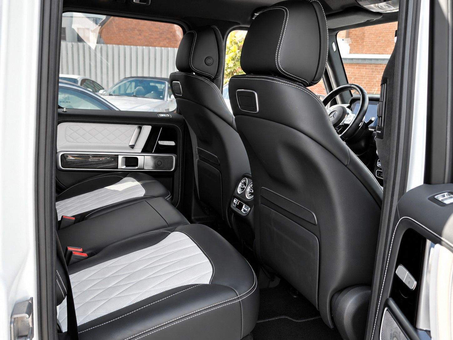 Fahrzeugabbildung Mercedes-Benz G 63 AMG Designo+Manufaktur/Carbon/StdHzg