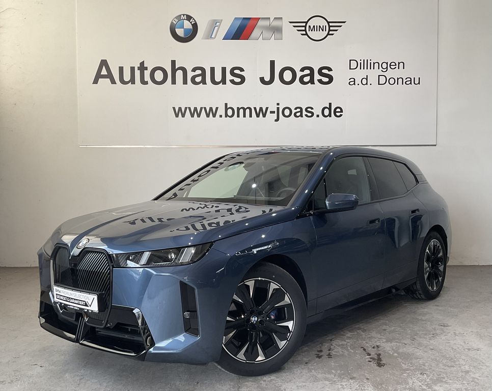 BMW iX