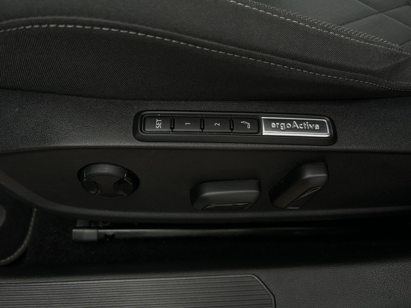Volkswagen Golf VIII TSI Style Matrix Navi ACC STHZ PDC SHZ, миниатюра 23