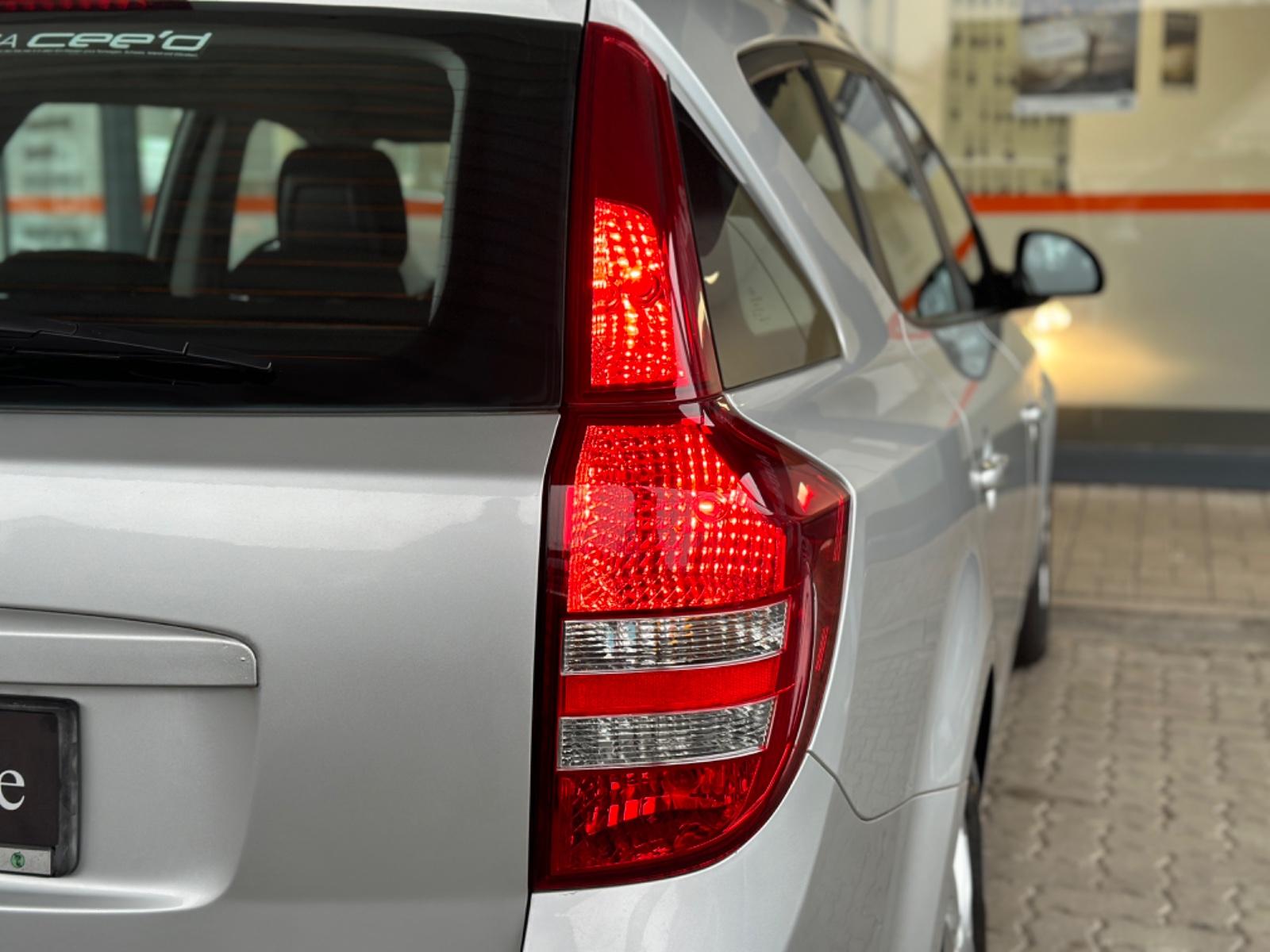 Kia cee'd 2009 — photo 36