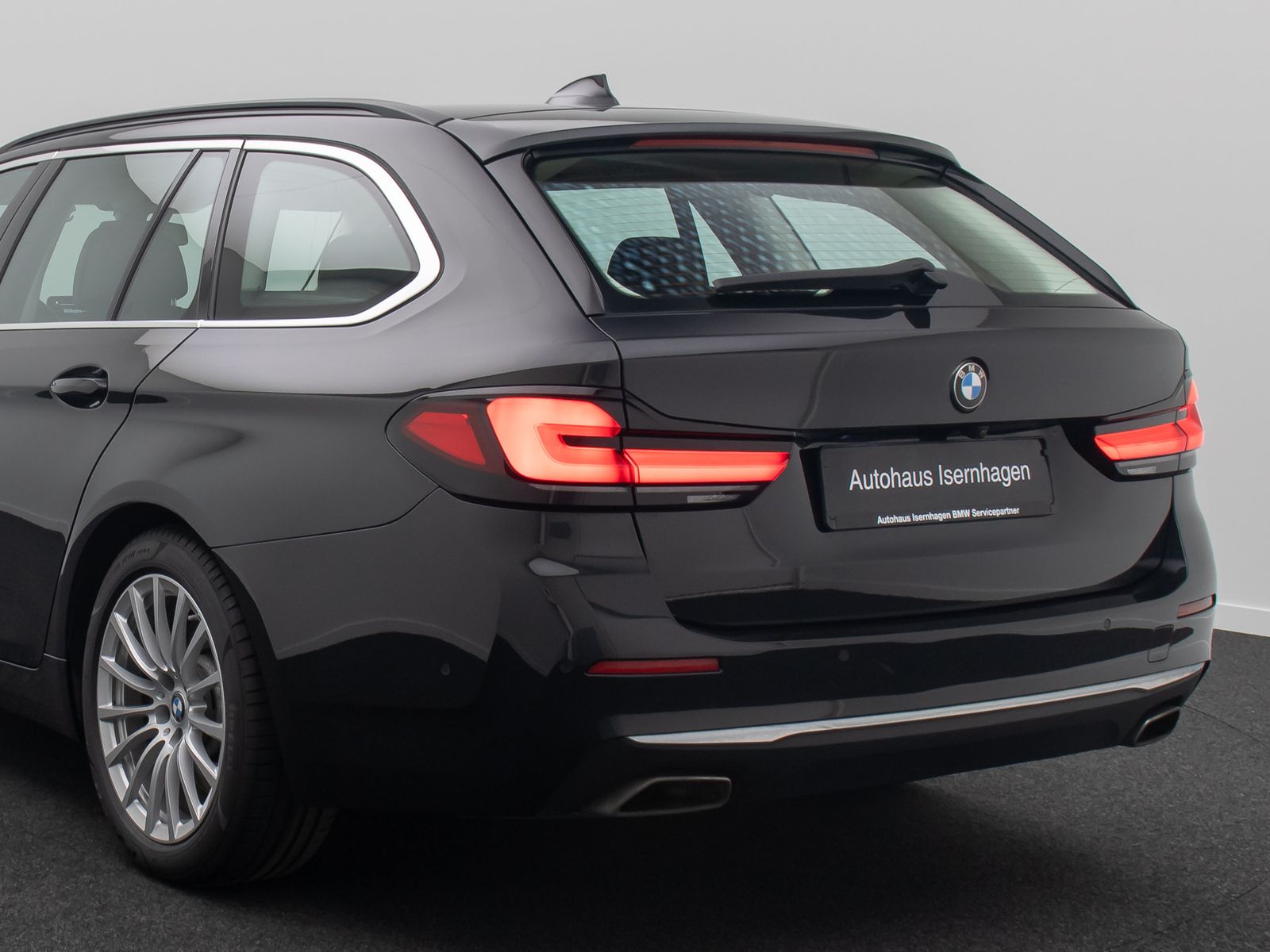 Fahrzeugabbildung BMW 540d xD Luxury Line Panorama H/K HUD Bel&uuml;ftung
