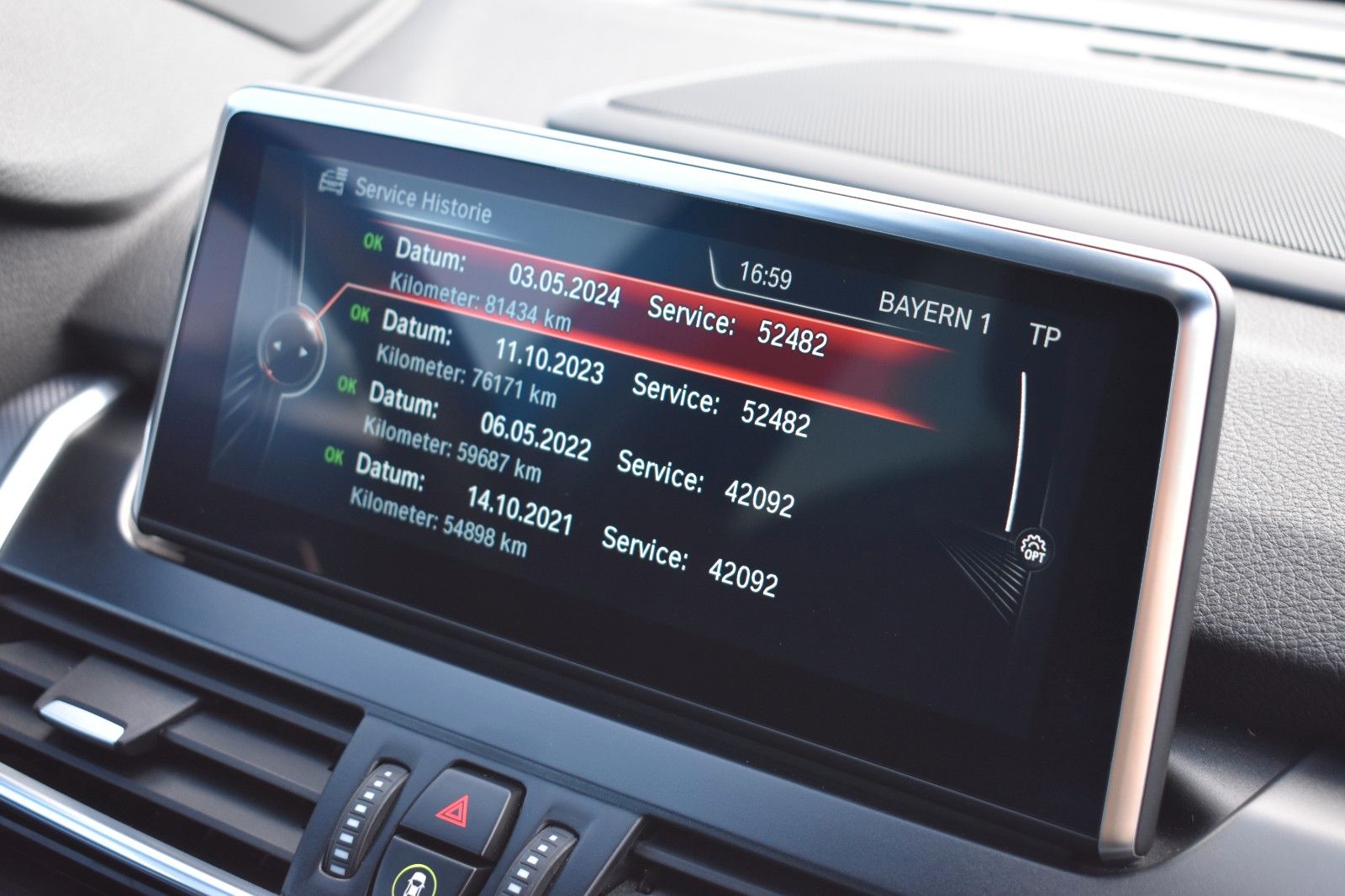 Fahrzeugabbildung BMW 220i Active Tourer M Sport HUD DAB Memory Kamera
