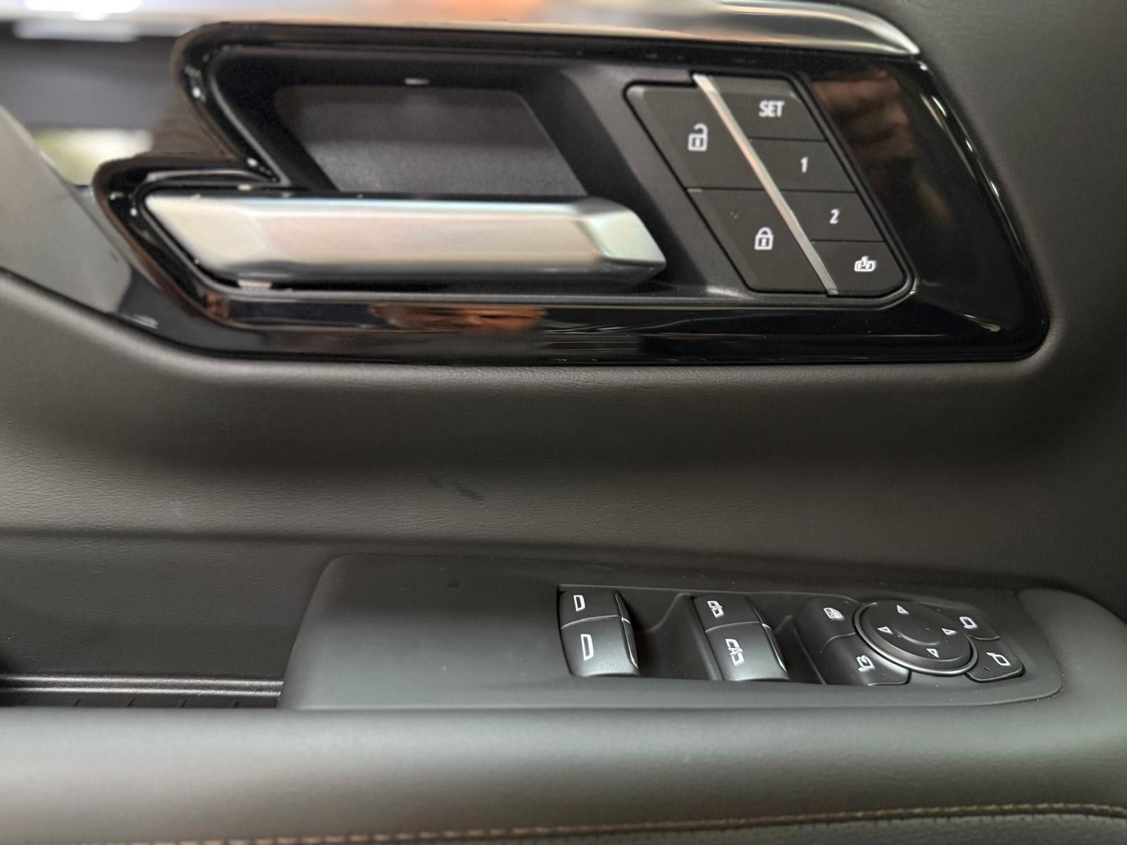 Fahrzeugabbildung Chevrolet 2026 SUBURBAN HIGH COUNTRY 24"-PANORAMA