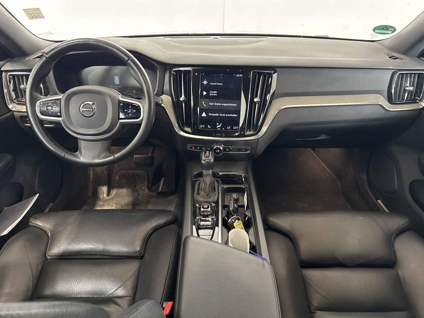 Volvo V60 D4 AWD Inscription Leder AHK ACC LED Spur 18