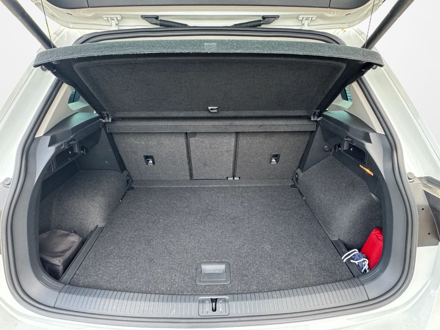 Tiguan 2.0 TDI 4MOTION R-LINE *PANO*LED*NAVI*