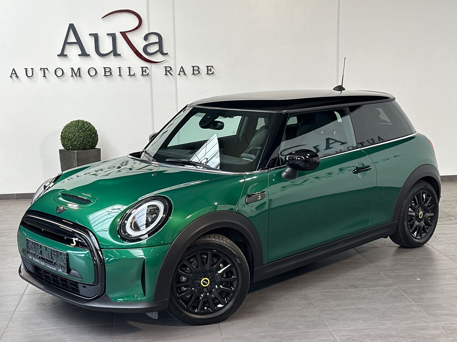 MINI Cooper SE Classic Trim Black NAV+LED+KAM+SHZ imagem 2