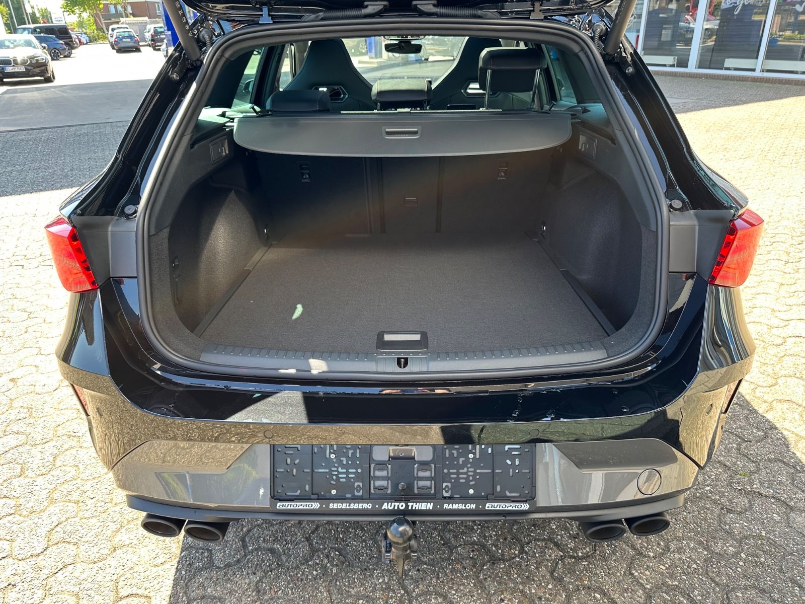 Fahrzeugabbildung CUPRA Leon ST 2.0 TSI 4Drive VZ Pano/AHK/Navi/ACC