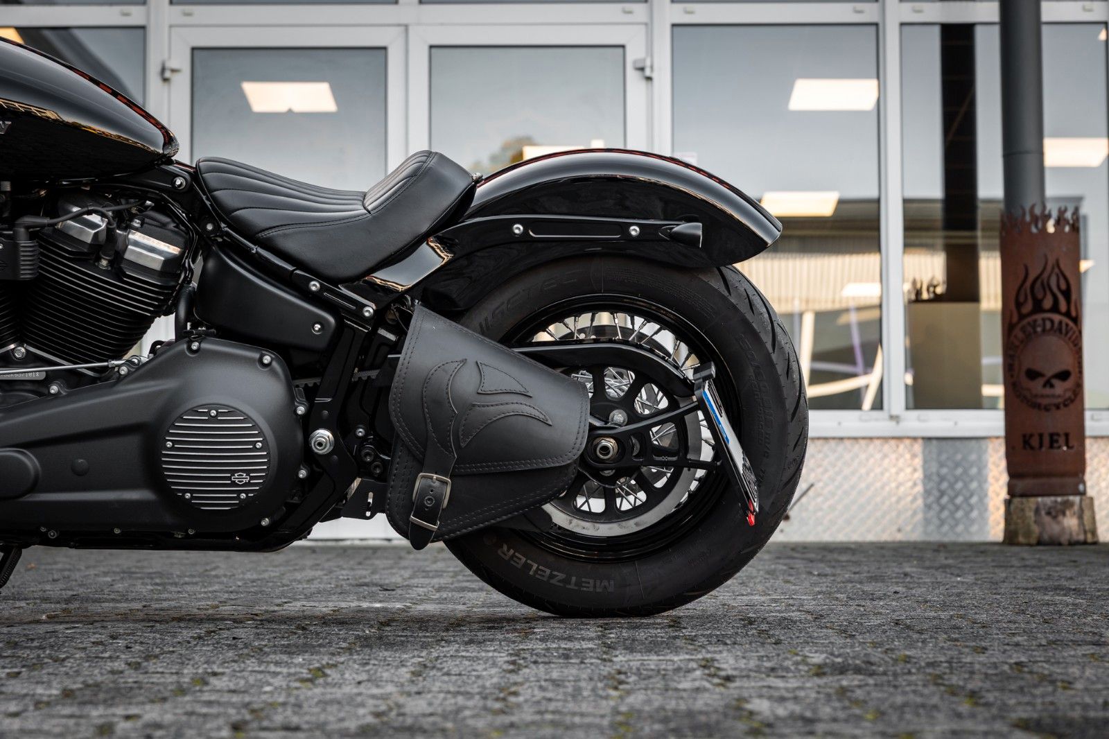 Fahrzeugabbildung Harley-Davidson FXBB STREET BOB Softail  - JEKILL&HYDE