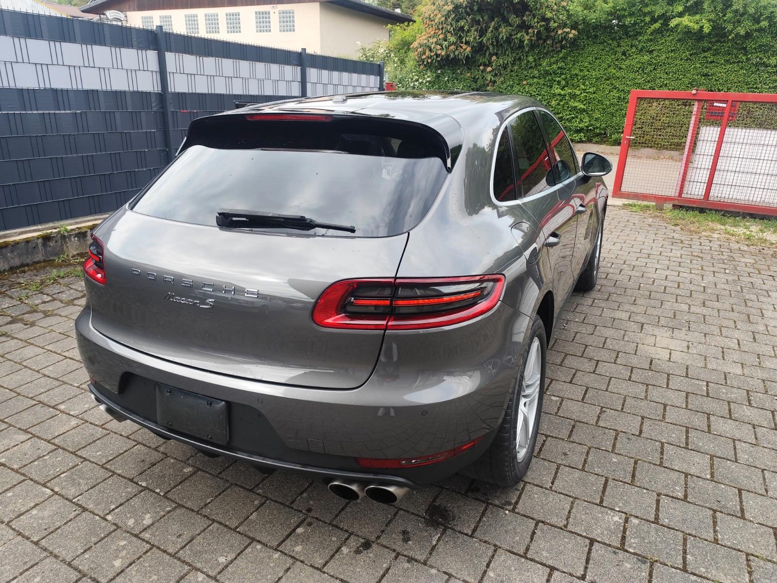 Porsche Macan S