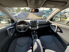 Fahrzeugabbildung Toyota RAV 4 2.0 4x2 Sol AHK SCHECKHEFTGEPFLEGT