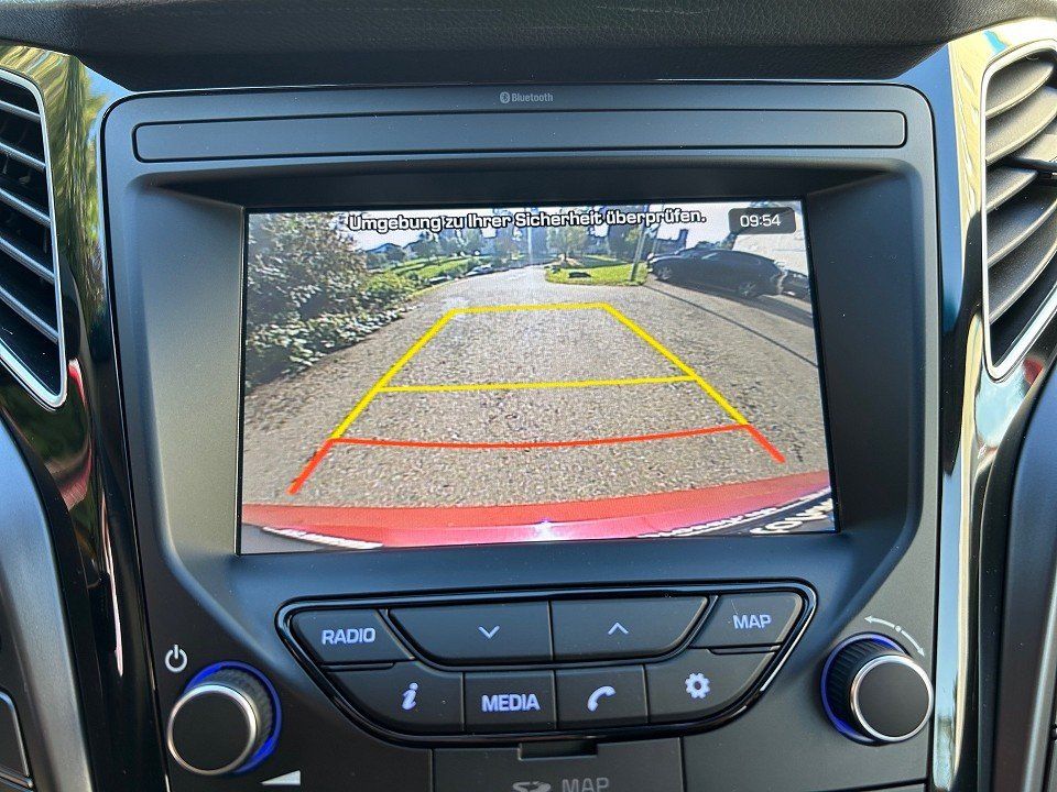 Fahrzeugabbildung Hyundai i40 KOMBI 2.0 GDI STYLE NAV+KAMERA+PDC GARANTIE+