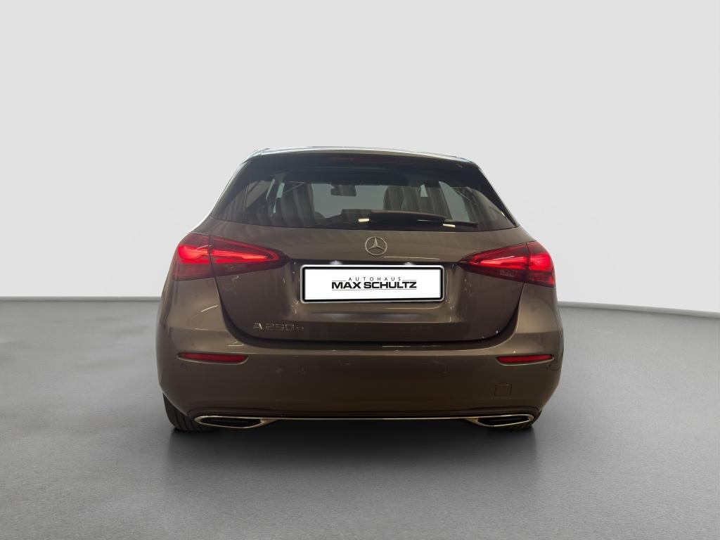Mercedes-Benz A 250 e Kompaktlimousine mit EQ Hybrid Technolog