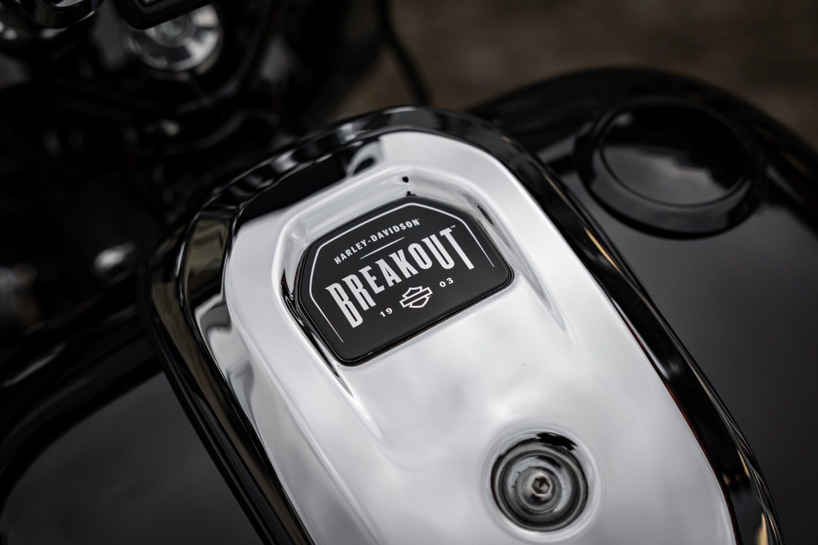 Fahrzeugabbildung Harley-Davidson FXBR Breakout 117 cui MY24 - JEKILL & HYDE