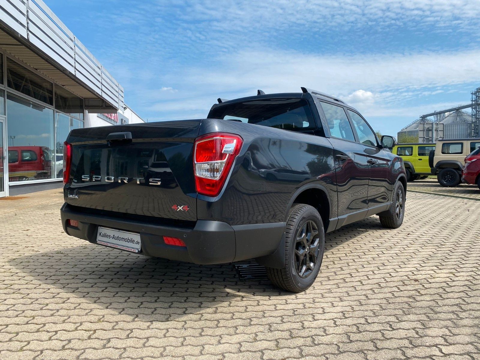 Fahrzeugabbildung Ssangyong Musso Grand 2.2d AT 4x4 BLACK LEDER+XENON+SD+DIF