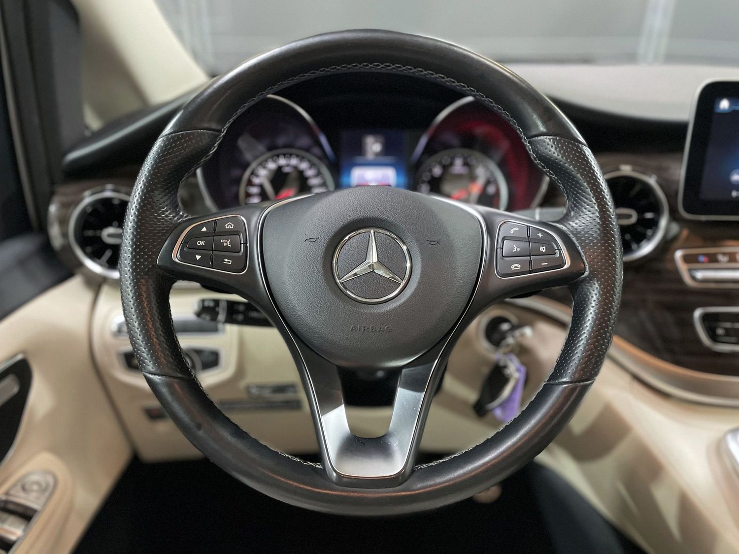 Fahrzeugabbildung Mercedes-Benz V 300 d Marco Polo EDITION AMG Night 4M#Küche#36