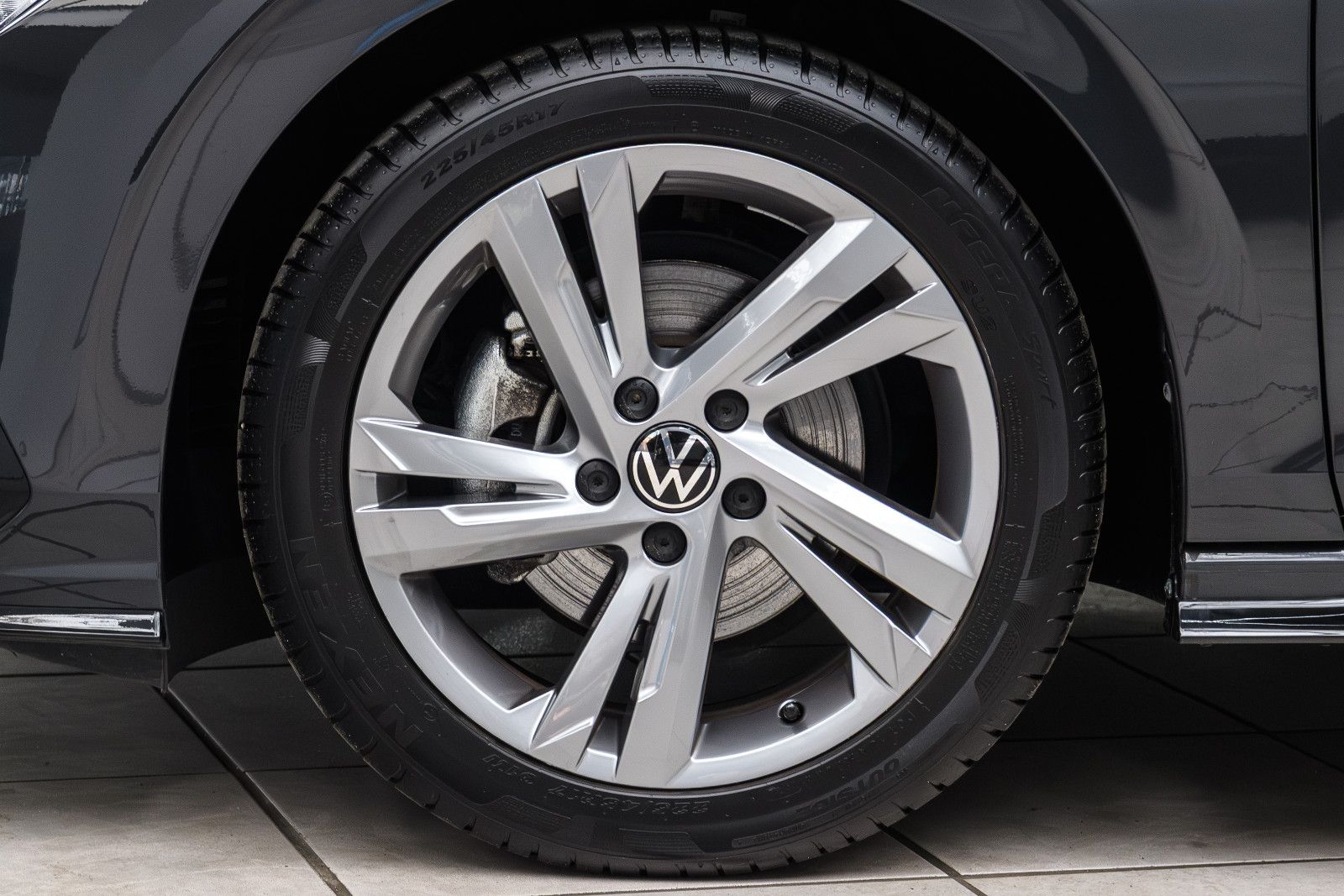 Fahrzeugabbildung Volkswagen Golf VIII R-Line +Led +Keyless+We Connect Plus