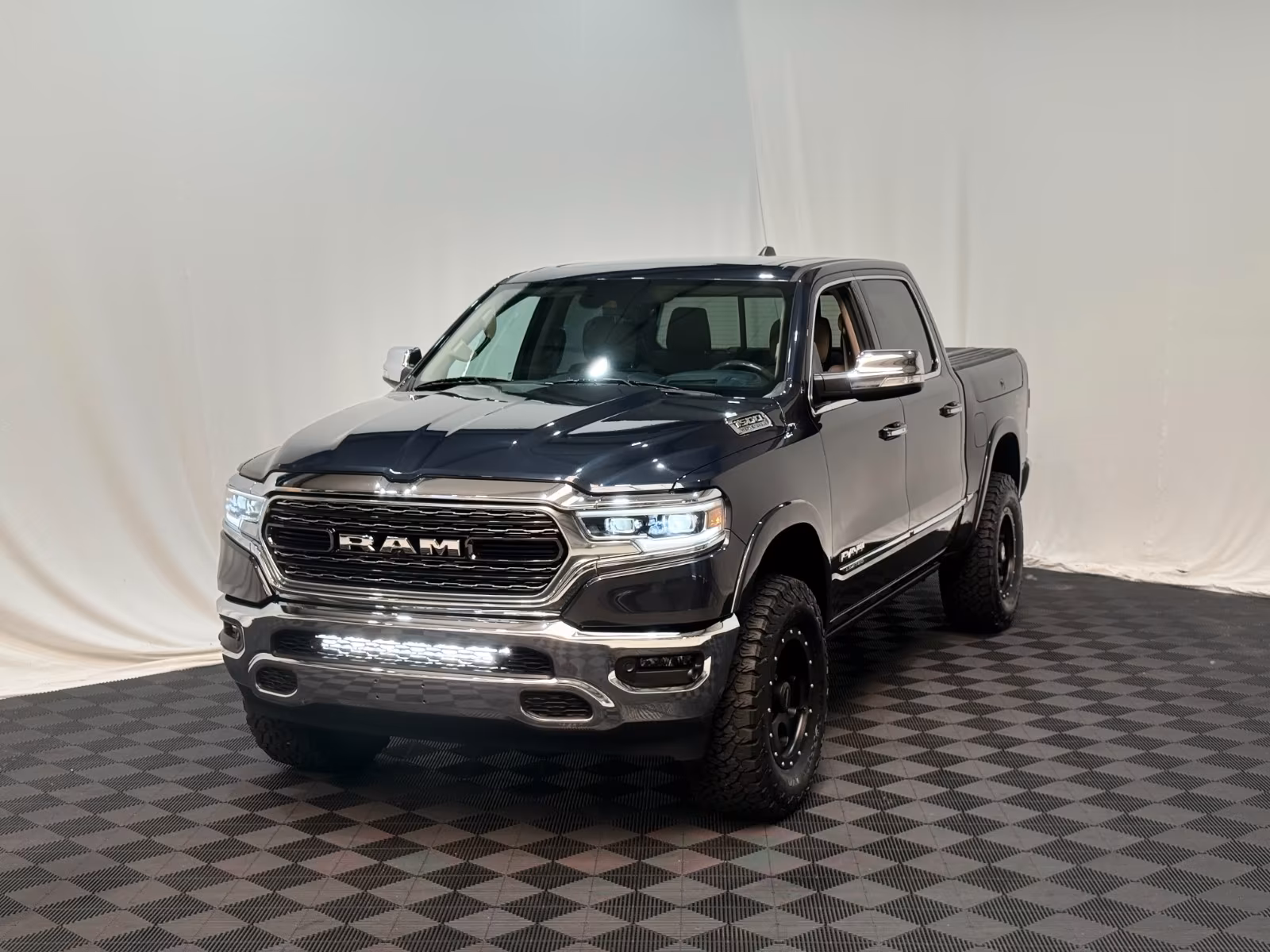 Dodge Limited / CREW CAB / 4x4 / Harman Kardon / 360°