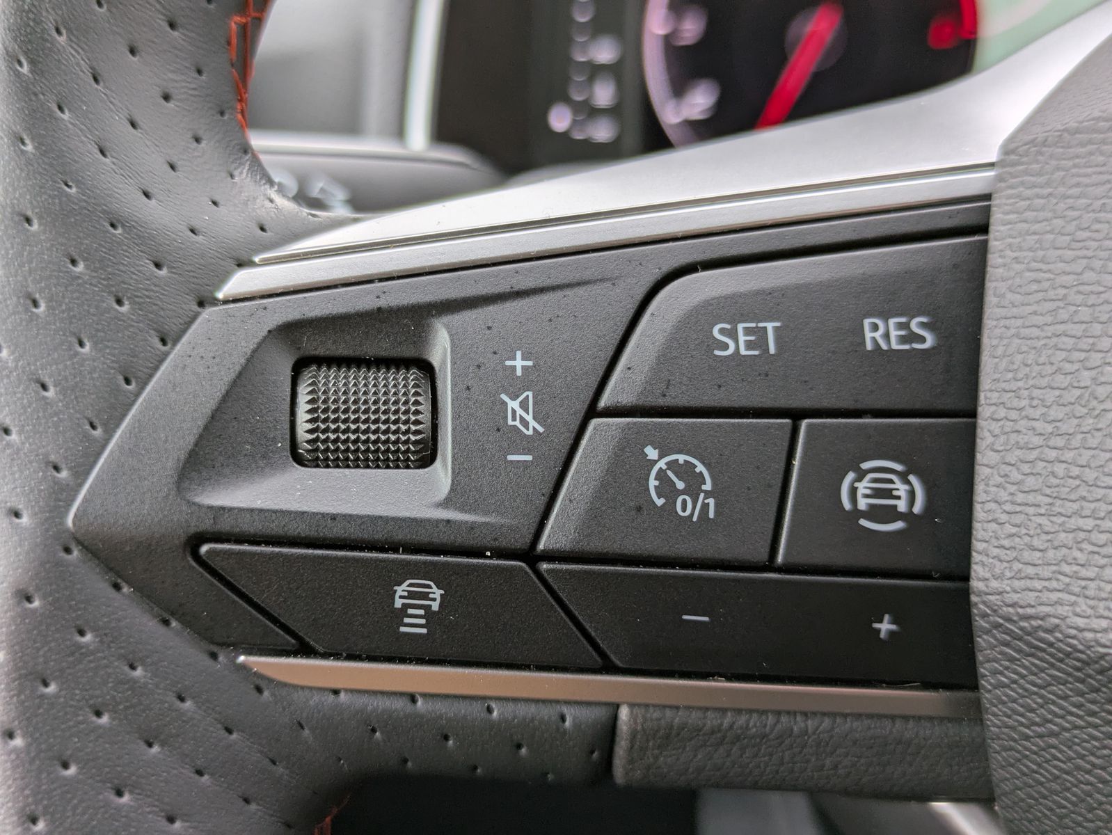 Fahrzeugabbildung SEAT Arona 1.5 TSI FR DSG AHK*ACC*LED*APP*DAB*KAMERA