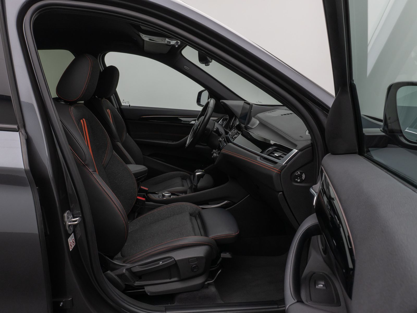 Fahrzeugabbildung BMW X1 xD25e SportLine Kamera HUD DAB Komfort 18Zoll