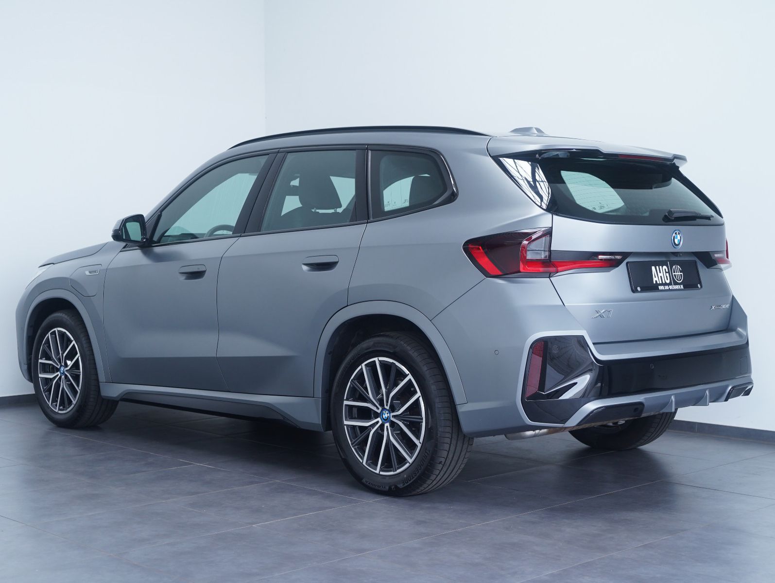 BMW X1 xDrive 30 e M Sport FROZEN/H&K/360° imagem 3