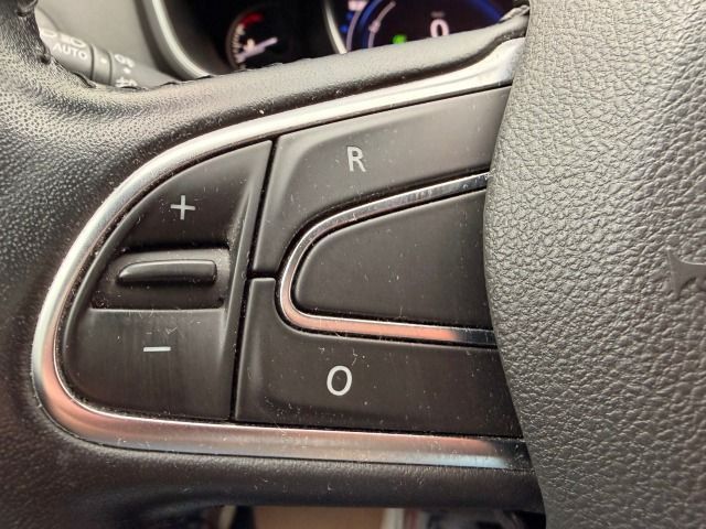 Fahrzeugabbildung Renault Megane IV 1.3 TCe 140 Limited Automatic+Safety