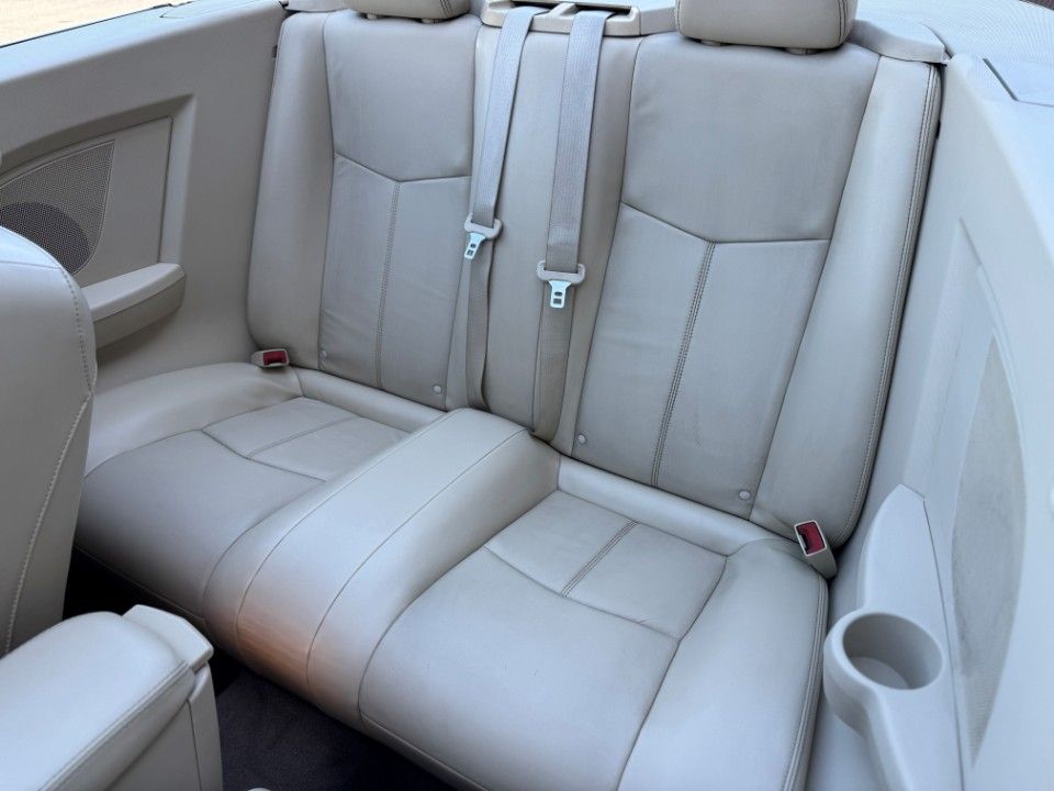 Fahrzeugabbildung Chrysler Sebring 2.7 Cabiolet Limited Hardtop