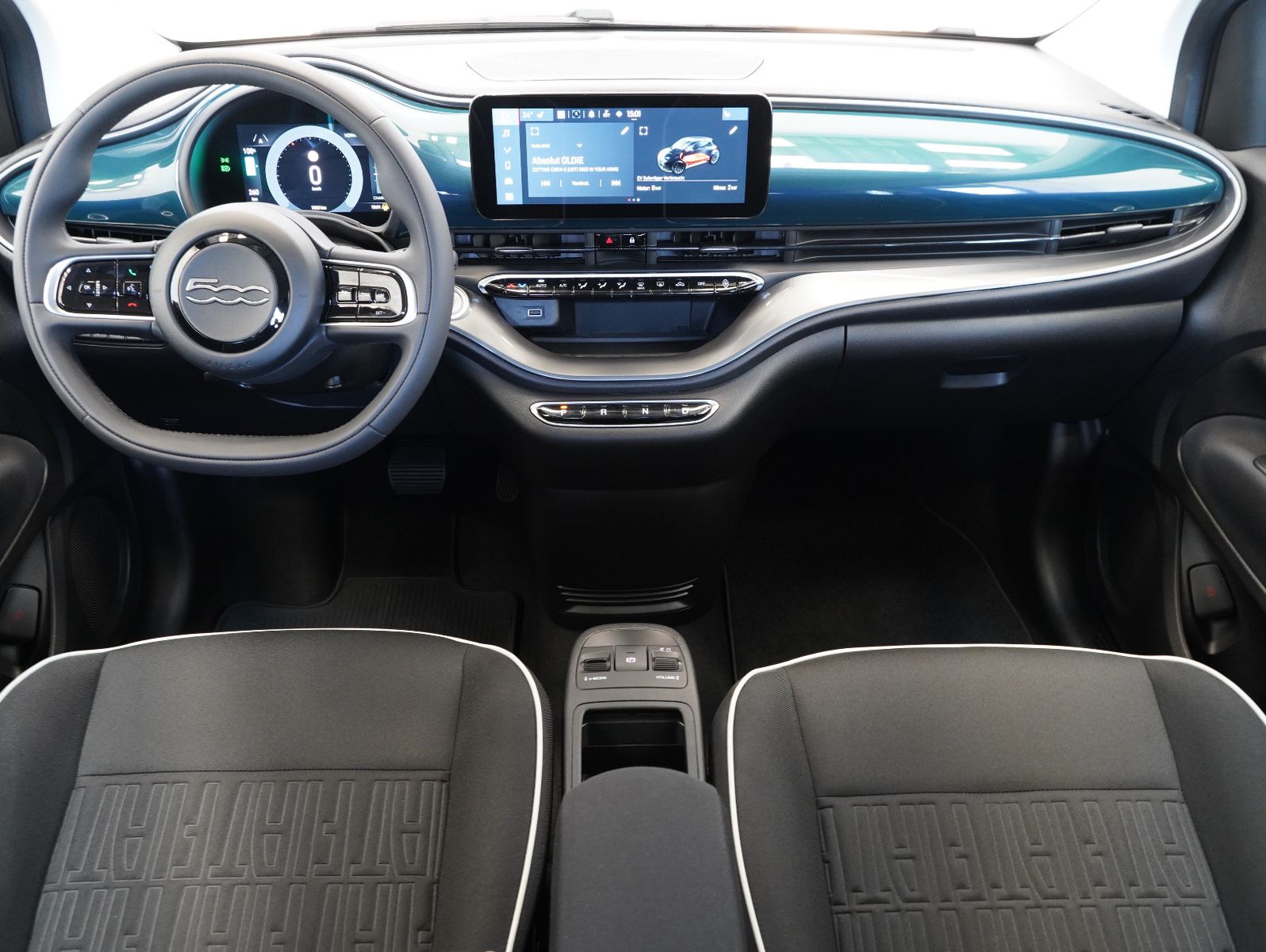 Fahrzeugabbildung Fiat 500e 87KW/42kWh/DC-LADEN/CARPLAY/DAB/SOH/KAMERA