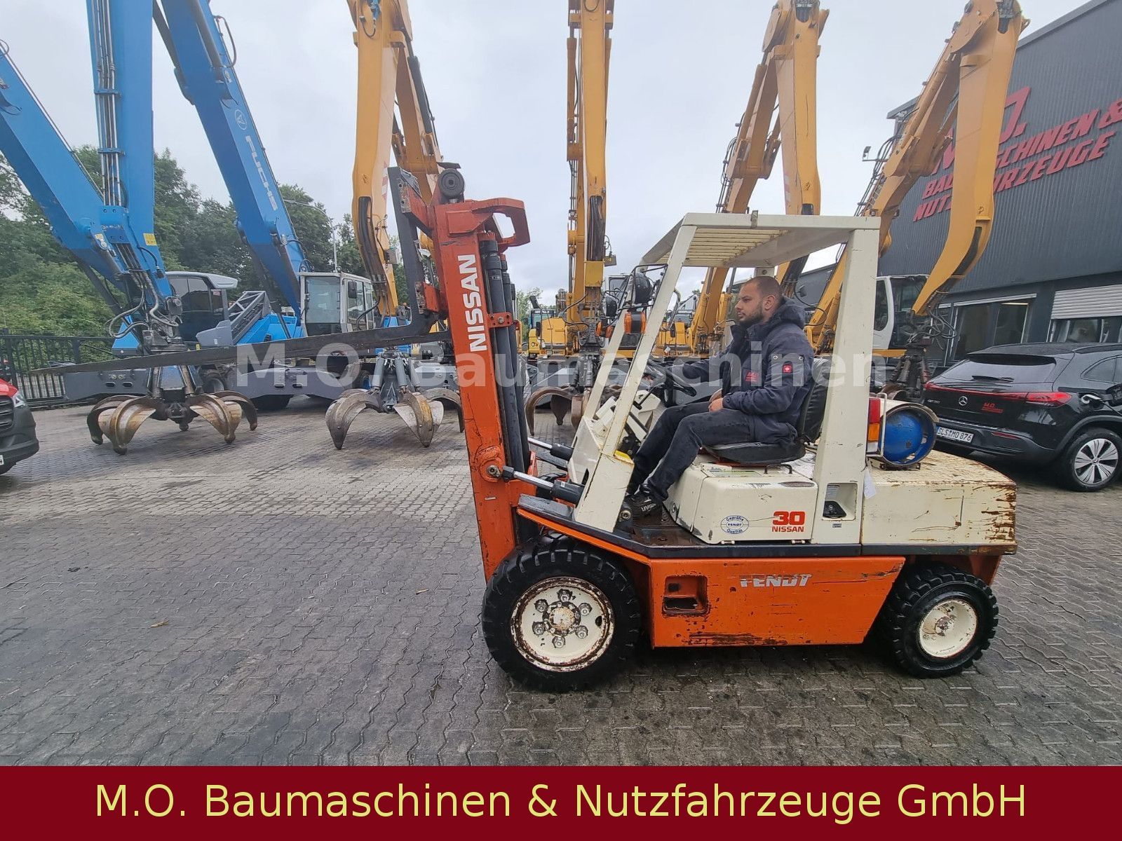 Fahrzeugabbildung Nissan FG 30 / 3t / 3,40 m / Gas / Duplex