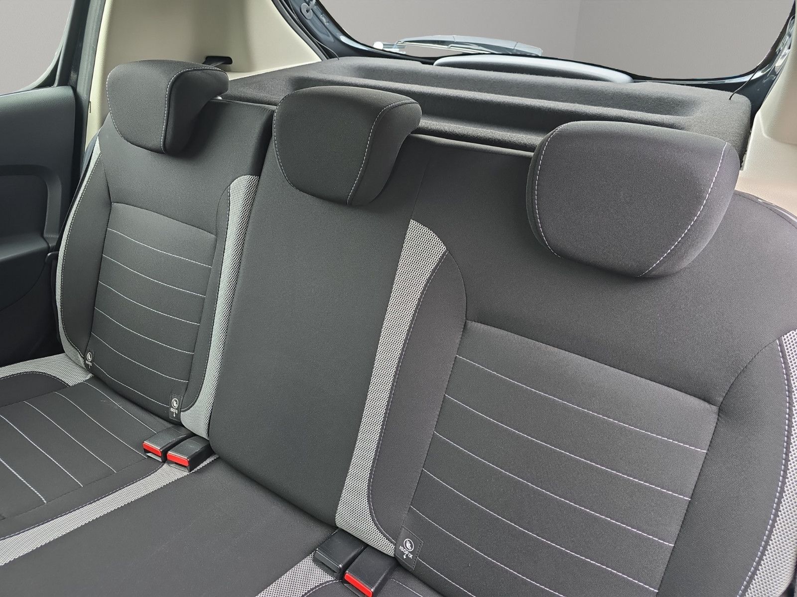 Fahrzeugabbildung Dacia Sandero II Stepway Prestige Kamera Navi Media