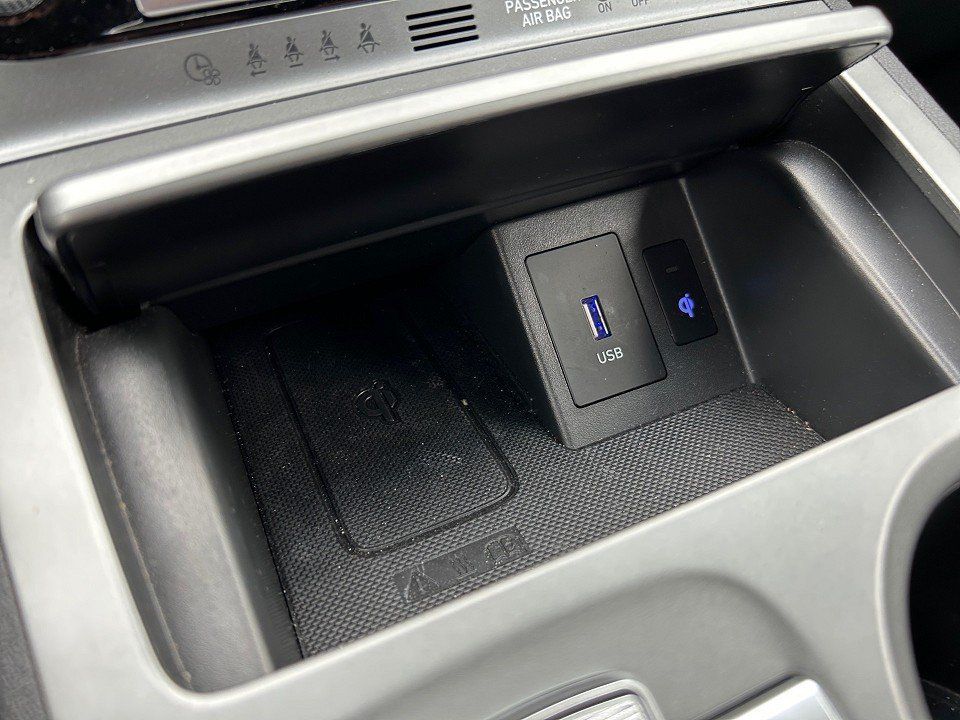 Fahrzeugabbildung Hyundai KONA EV 64kWh TREND NAV-P GARANTIE 1.HD CARPLAY+