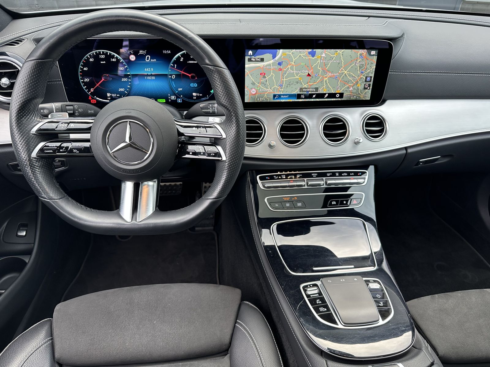 Fahrzeugabbildung Mercedes-Benz E 300de T AMG-Line NAV+LED+PANO+BURMESTER+DISTRO