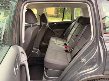 Volkswagen Tiguan - 11