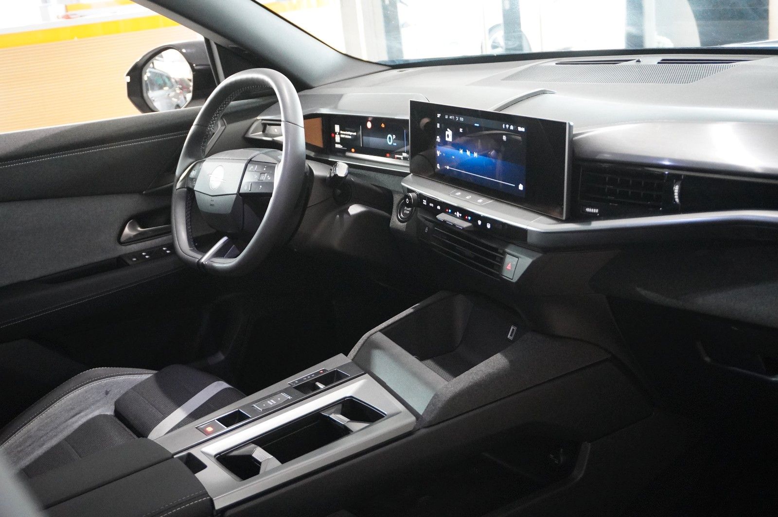 Fahrzeugabbildung Opel Grandland 1.2 48V HYBRID NAVI/LED/KAMERA/DAB+