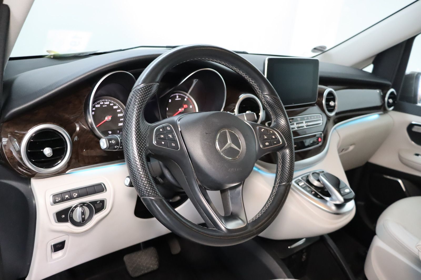 Fahrzeugabbildung Mercedes-Benz V 250 d 4matic Avantgarde * lang * 360 * ILS