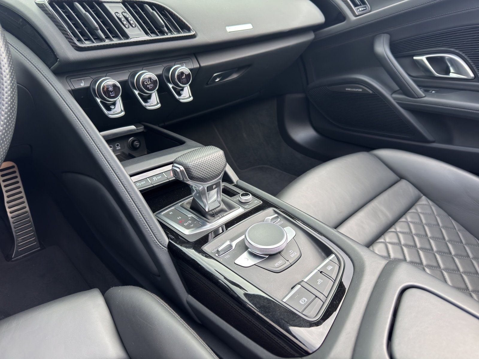 Fahrzeugabbildung Audi R8 5.2 FSI quattro Spyder Performance/CARBON/B&O