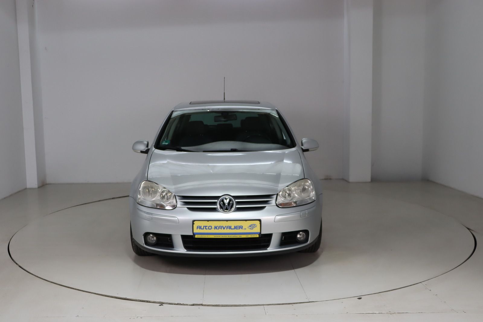 Fahrzeugabbildung Volkswagen Golf V 2.0 TDI DSG Tour HU 04.2028