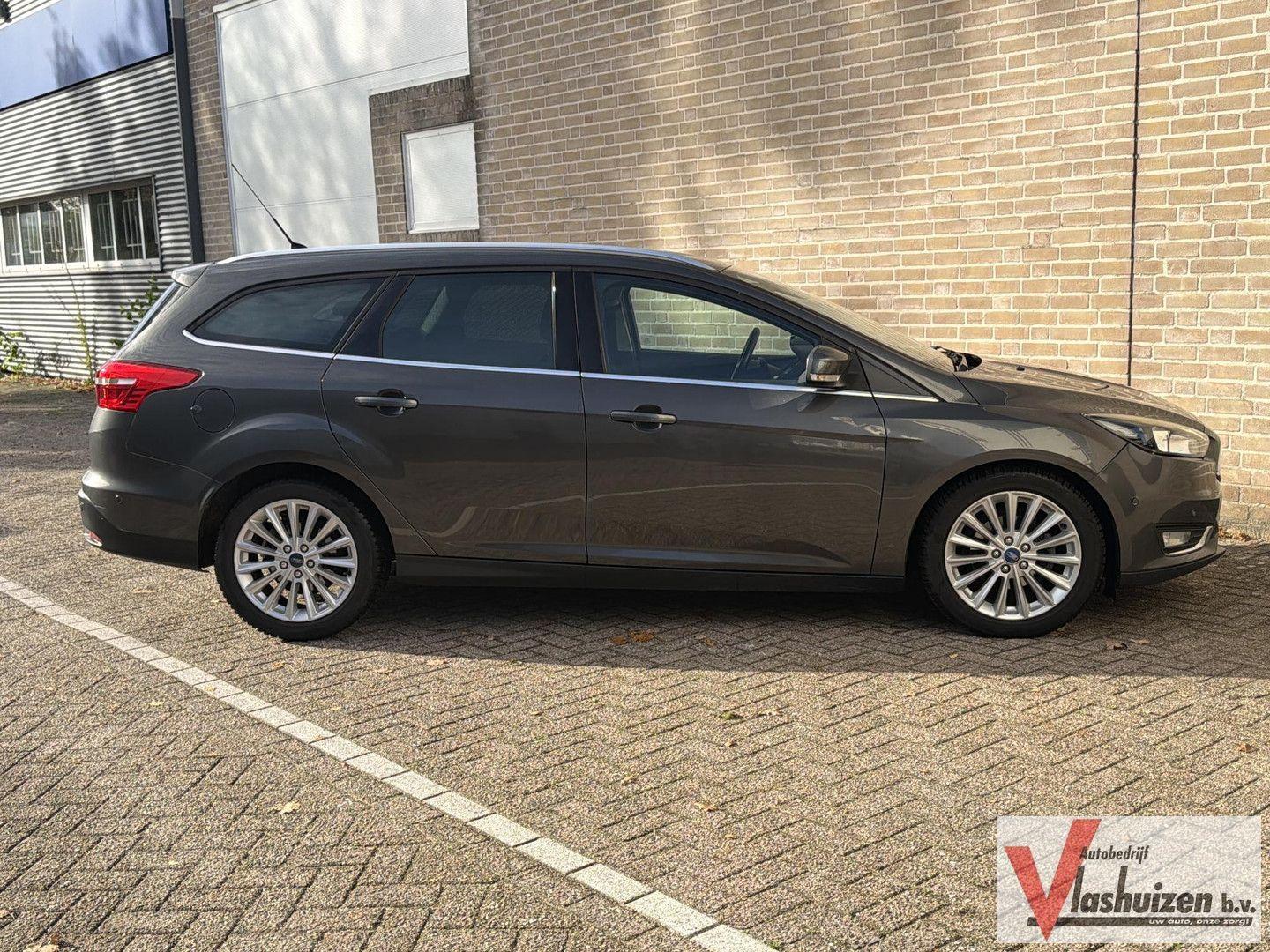 Ford Focus 2015 — photo 8