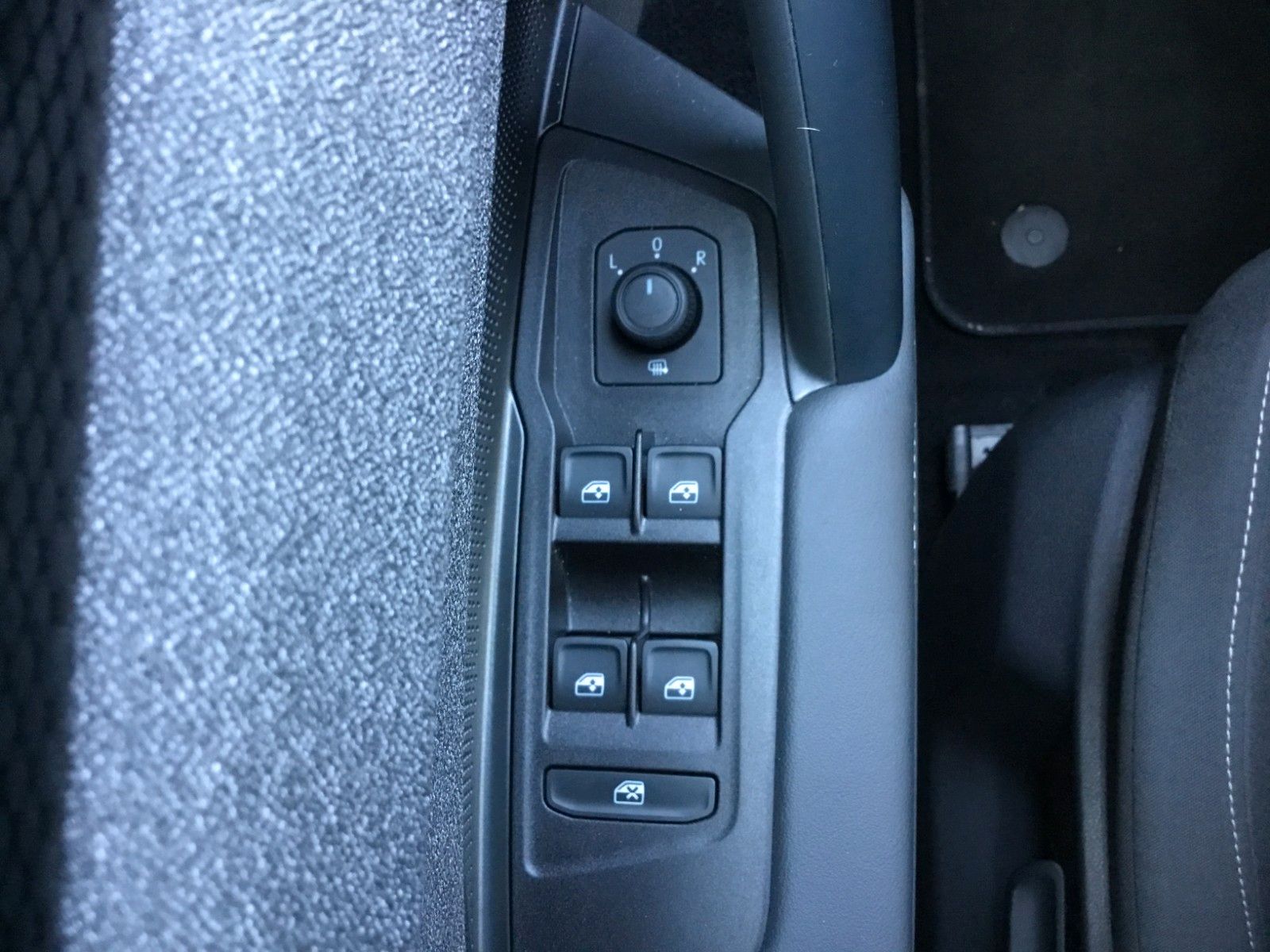 Fahrzeugabbildung Volkswagen Tiguan 1.5 eTSI DSG+AHK+LED+Kamera+Sitzheizung