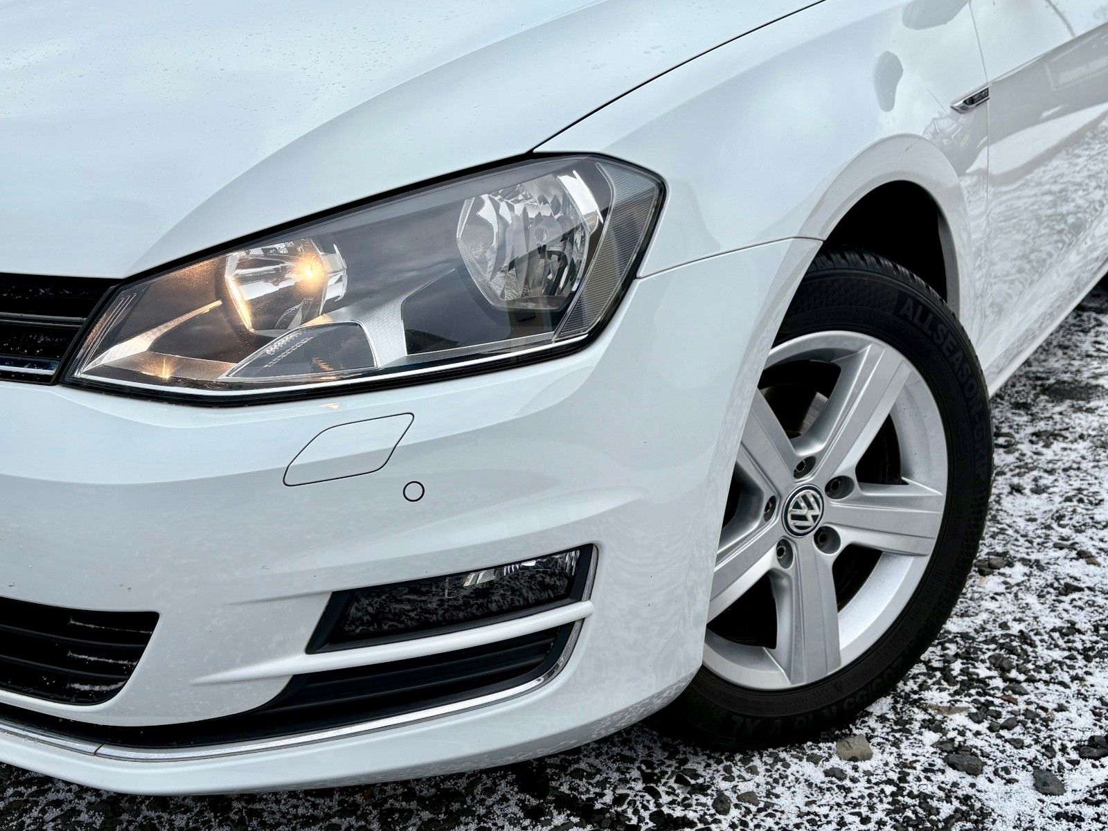 Fahrzeugabbildung Volkswagen Golf VII 2.0TDI Lim. LOUNGE Navi Klima PDC SPORT