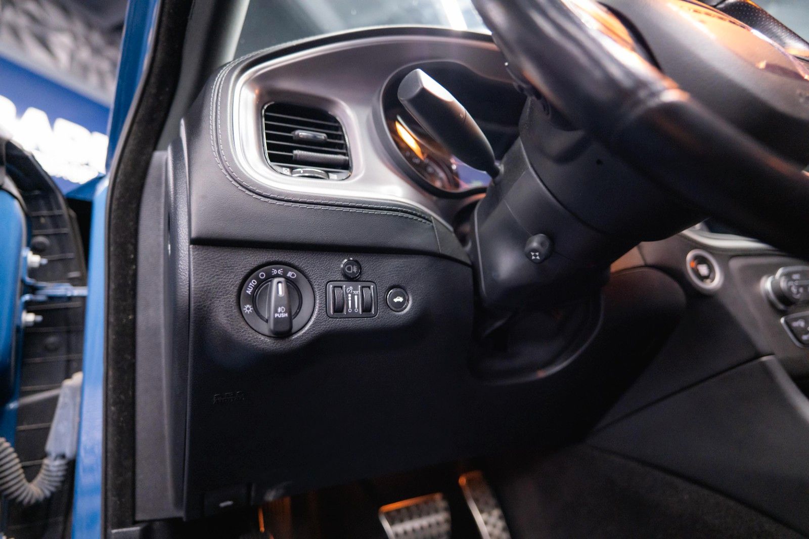 Fahrzeugabbildung Dodge Charger 5.7 V8 HEMI R/T Night-Paket Performance