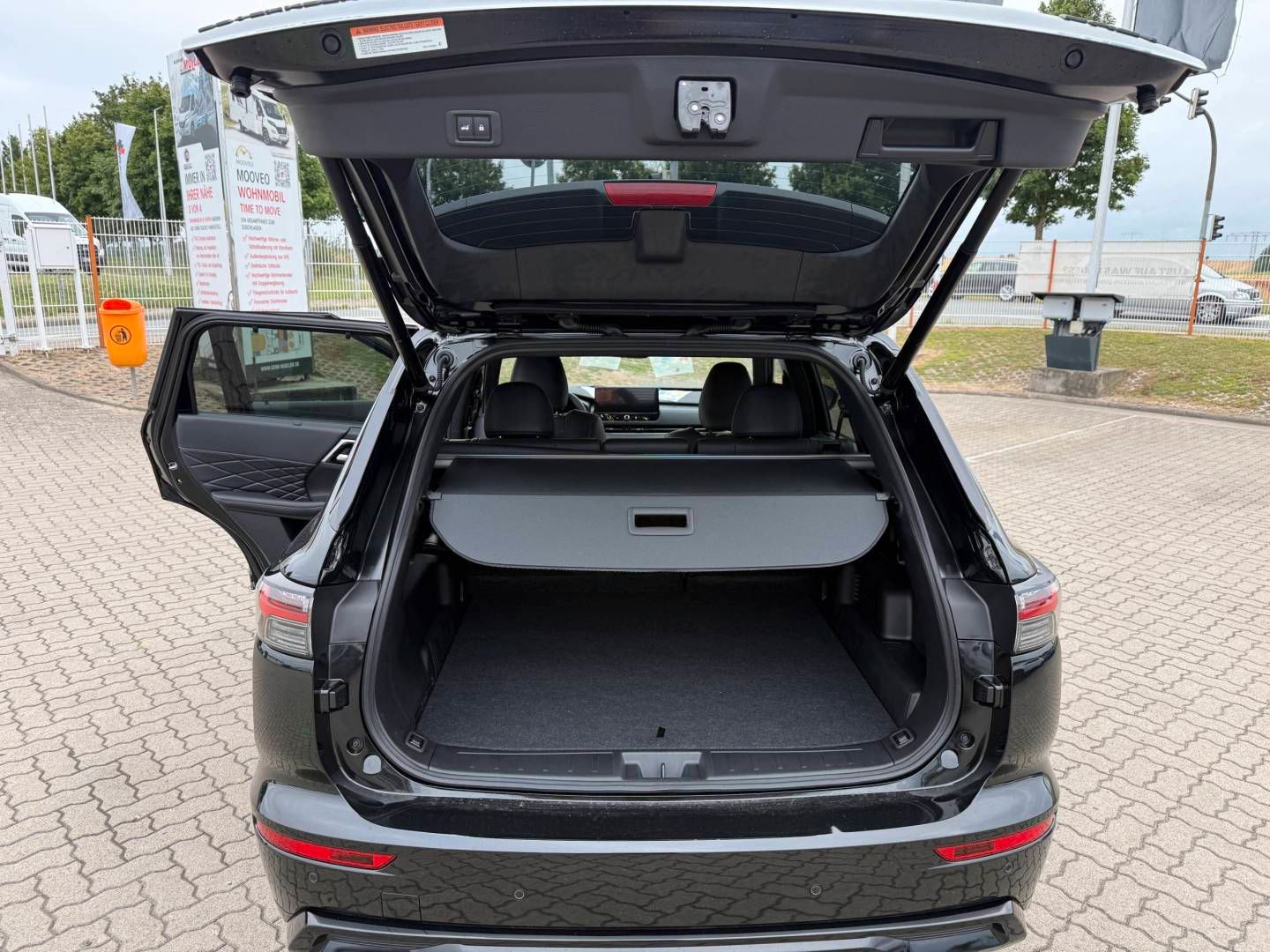 Fahrzeugabbildung Mitsubishi Outlander Plug-in Hybrid Black  2.4