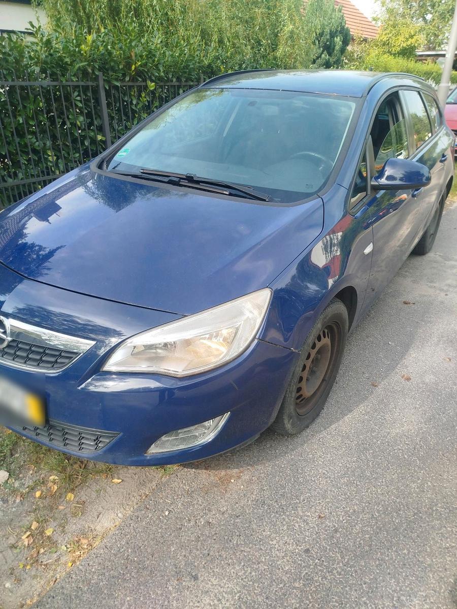 Opel Astra, 2011