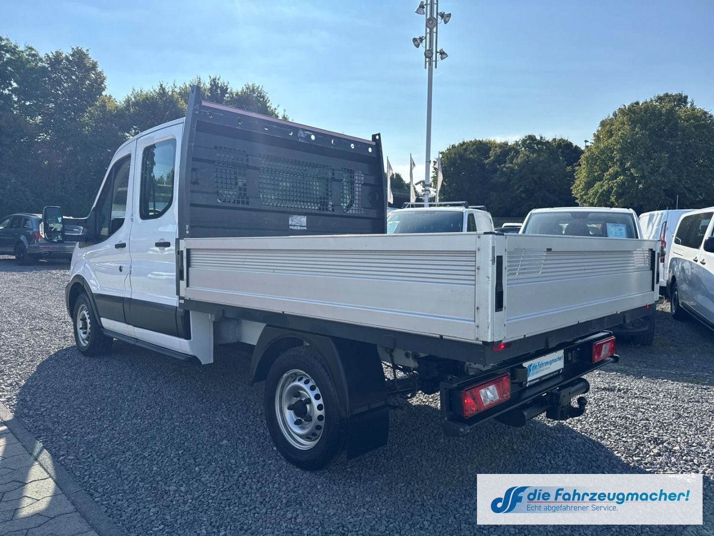 Fahrzeugabbildung Ford Transit Pritsche 310 L2 Doppelkabine Basis 2.0 T