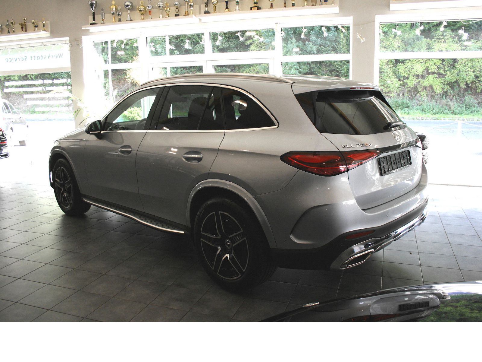 Fahrzeugabbildung Mercedes-Benz GLC 220 d 4M AMG *Distronic*AHK*Leder*Trittbrett