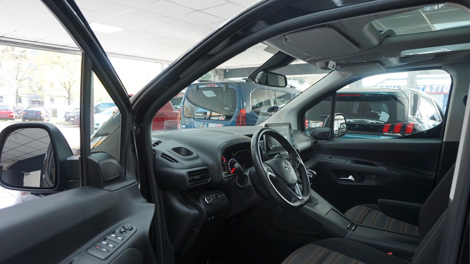 Fahrzeugabbildung Opel Life E Innovation 5,5 L. durch. Verbrauch