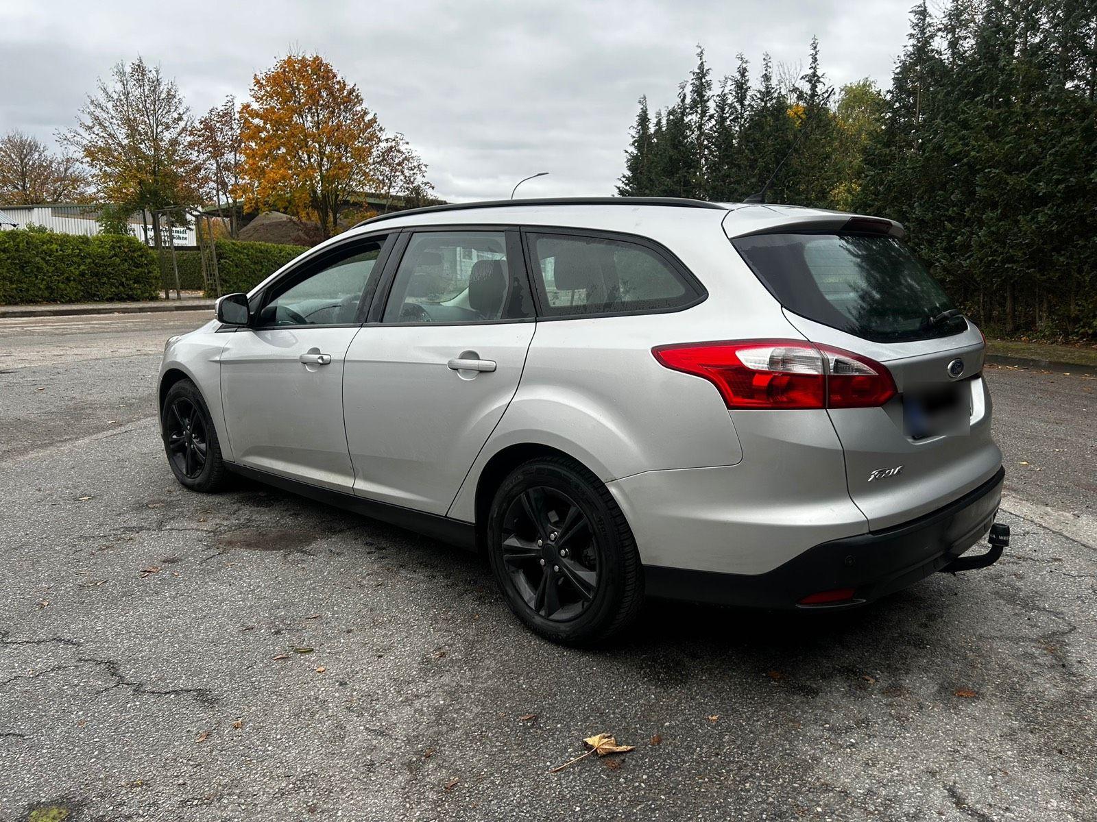 Ford Focus 2011 — interior