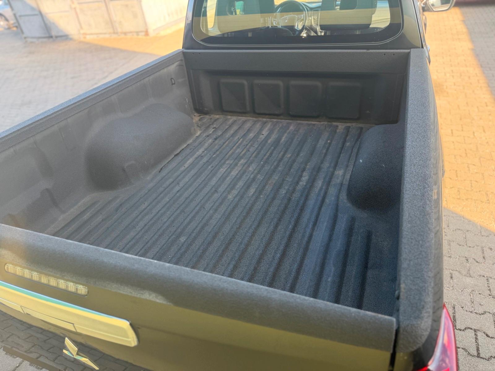 Mitsubishi L200 Basis Club Cab 4WD Klima